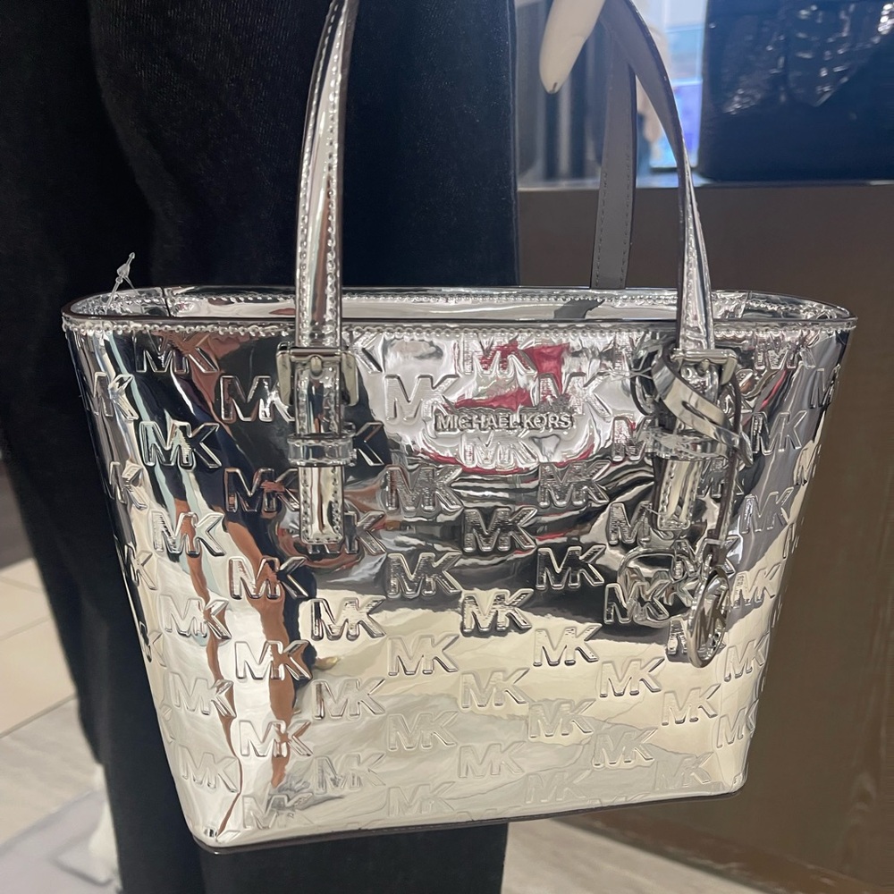 MICHAEL KORS Jet Set Extra-Sm Patent Logo Debossed Convertible Tote Cross
Silver - Picture 5 of 16